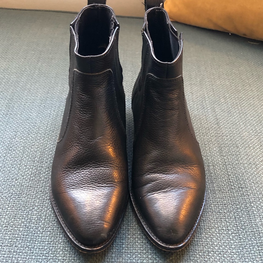 Ariana Bohling black Chelsea boots 7